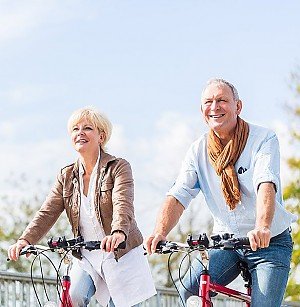 lteres Ehepaar freut sich ber den guten Verkaufspreis