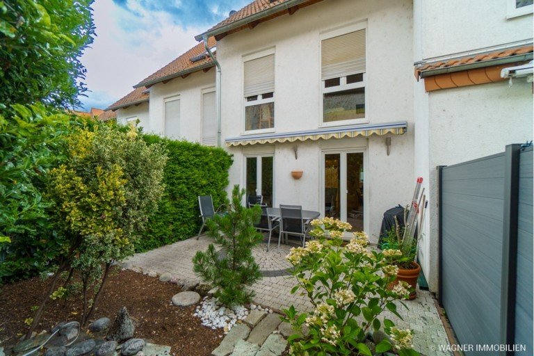 rear view Budenheim Reihenmittelhaus Gemtliches Reihenhaus mit kleinem Garten | WAGNER IMMOBILIEN