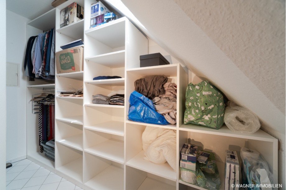 walk-in closet Dachgeschosswohnung Wiesbaden