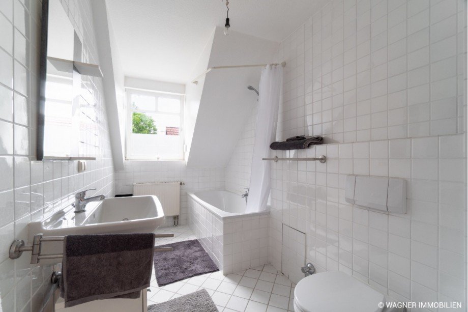 bathroom Dachgeschosswohnung Wiesbaden